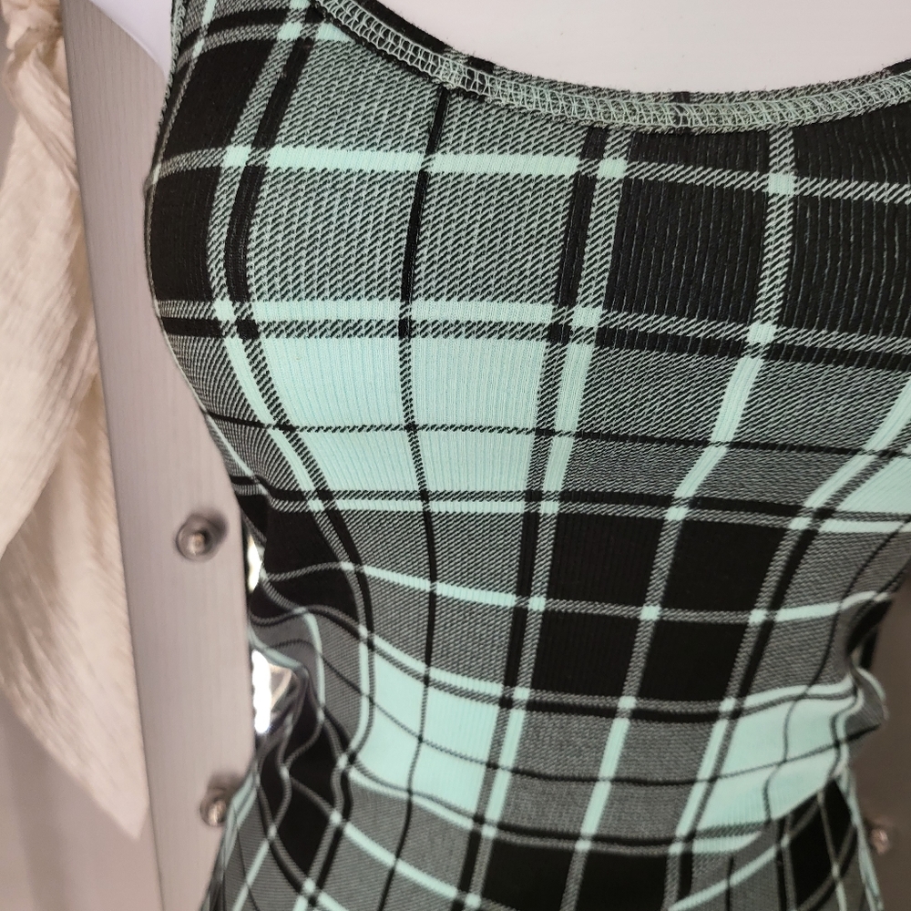 No boundaries long plaid tank - Picture 3 of 7
